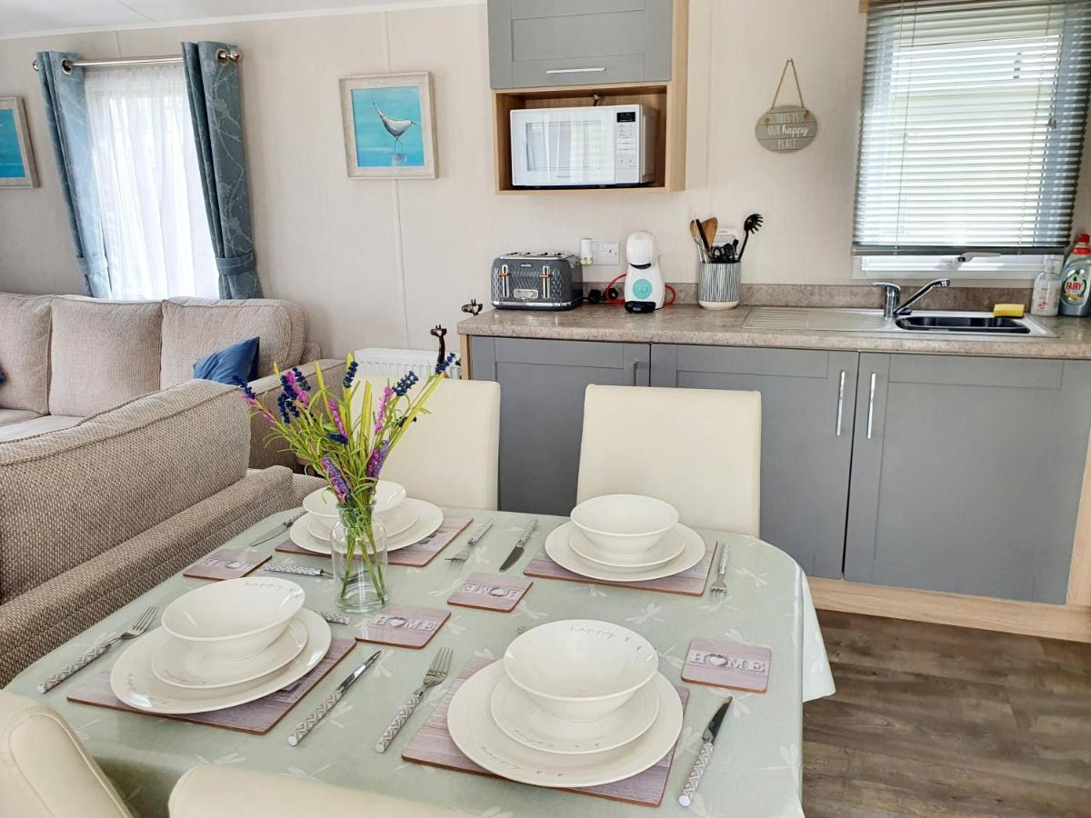 Premium Accommodation With Luxury Hot-Tub And Decking Area, Near Fantasy Island Ingoldmells Exterior foto