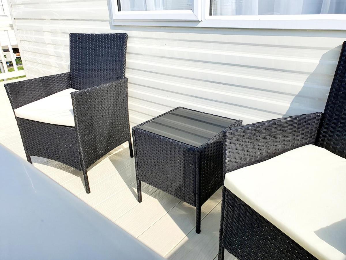 Premium Accommodation With Luxury Hot-Tub And Decking Area, Near Fantasy Island Ingoldmells Exterior foto